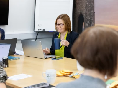 Image Captioned: Leading a DISCOVER session