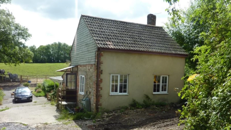 Cover image for Full independent residential use of former ancillary building permitted