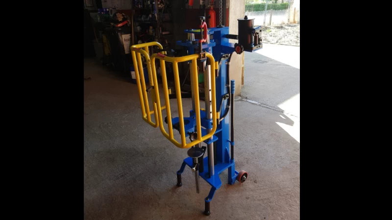 Cover image for Changing Coil Springs Made Easier and Safer