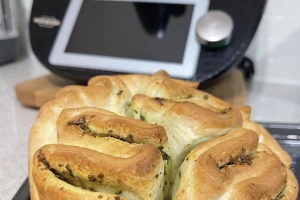 Cover image for Herb and garlic pull apart bread